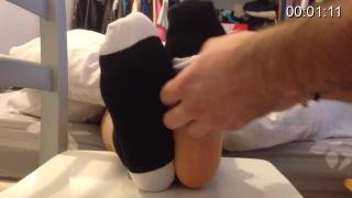 Tickling_my_girlfriend_Feet_oiled_Part_1 转自youtube...