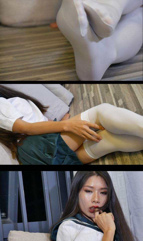 [Beauty Hunter] Cute School Girl In Distress Pt. 1 ©Beauty Hunter<br><br>Summary:<br><br>The girl has been warned a lot of time during her course of growing up that never eats stranger's stuffs, but when she finally grew up and went to the college, she found herself more confident about eating things from the strangers since she thought herself has a great sense of dangerous stuffs. But she dropped her guard in front of her "friend" that she met on the prom just days ago. When she finally awake from the coma, she found herself in the middle of nowhere, with no way to escape...