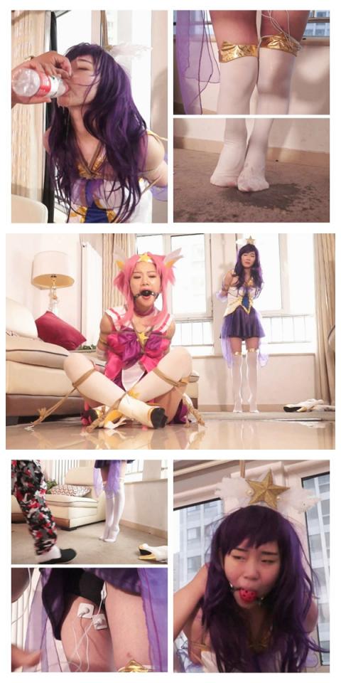 【cosplay剧情】 星之守护者 第二季 第三集 吊绑电击 欢迎参与蕾姆和赛车服凛的预售<br>https://www.syxml.com/user_script_detail.php?article_id=498&user_script_id=206<br>https://www.syxml.com/user_script_detail.php?article_id=502&user_script_id=208<br>https://www.syxml.com/user_script_detail.php?article_id=506&user_script_id=210<br><br>点击链接进入我的所有视频<br>https://www.smlin9.com/video_list.php?uid=52067<br><br><br>看着被歹徒羞辱的学妹，<br>迦娜铤而走险成为了歹徒的俘虏。<br>失去了所有魔力的迦娜，沦为弱不禁风的玩物，<br>痛苦的后手吊缚，歹徒的语言凌辱，<br>戴上口球口水止不住的流下，<br>电击贴片的强烈刺激，<br>让我们一起来看看高傲的风暴之灵，<br>卑微到尘埃中的模样。<br><br>