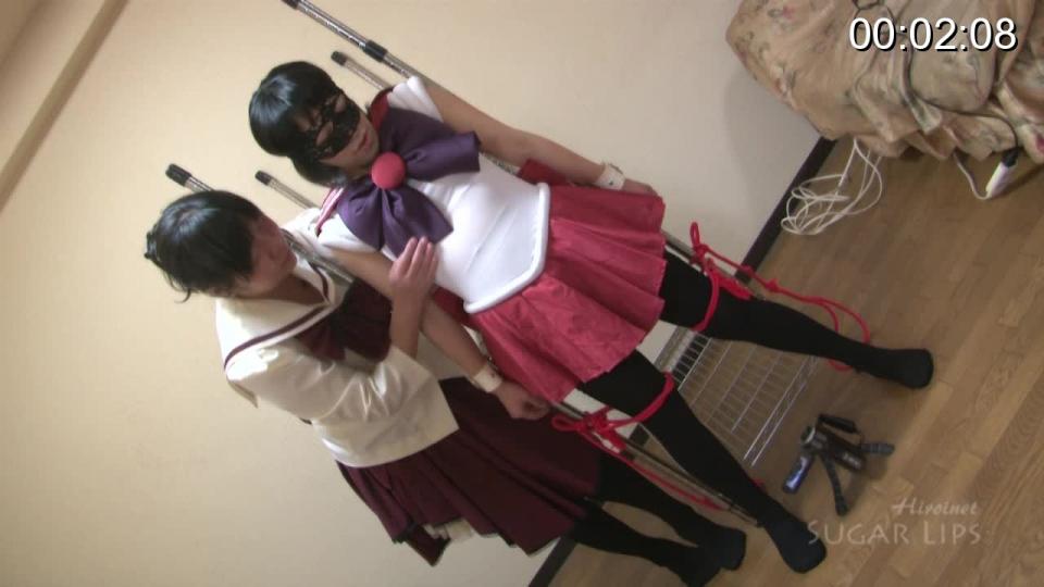 セーラーマー○ュリー レズ電マ 此系列無番號<br><br>サークル	ヒロイネット<br>作者	Hiroinet<br>画像数&ページ数	14.55min.<br>配信開始日	2018/05/22<br>作品内容	純レズの子猫ちゃんはお姉さんに優しく頭を撫でられただけで嬉しそうに微笑んでいる。薄手のレオタード越しに胸の膨らみを愛撫されるとうっとりとした表情で甘い吐息が漏れてきた。身動きのとれない状態で下半身を撫で上げられ、股間をごしごしと擦られると恥じらいながらも小さな喘ぎ声を奏で始める。電マの振動が両太腿の中心に達すると...<br><br>収録時間 14.55min.<br>1280*720 H264 MP4<br><br>Link<span style='color:#b0b0b0;'>[隐藏文字，购买后可见]</span>