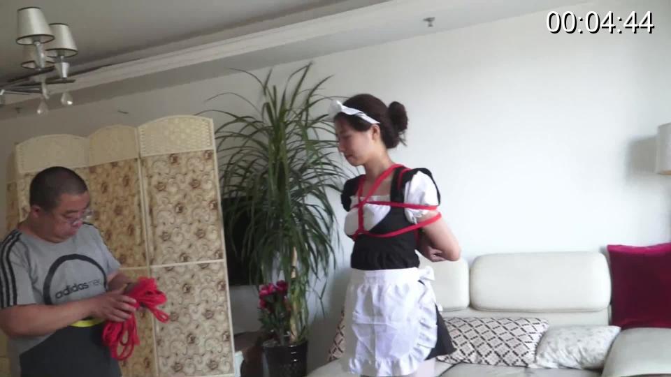 《逍遥定拍》美女董嘉怡 花式丁字裤 口球 驷马紧缚 日式kb 五花海老缚 口水哗哗 美女应邀来做家政 不想遇到老板是个sm爱好者 美女为了多挣钱答应了老板的各种要求 于是 就发生了后面的故事 下载后不用解压 后缀改为MP4就可以看了