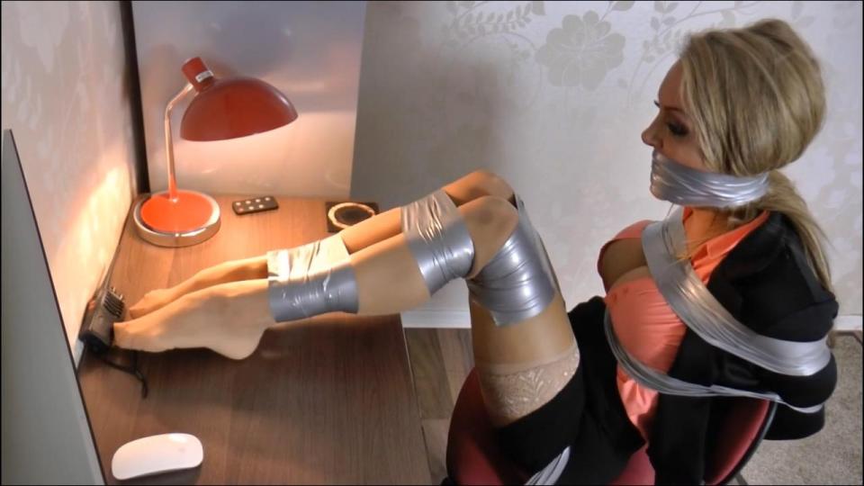 Jenna in Whats Happening On Camera 2 ! (Full Clip) (HD)  Jenna in: Whats Happening On Camera 2 !? (Full Clip) (HD)<br><br>From: Borderland Bound<br><br>性感肉丝OL小姐姐Jenna被劫匪入室劫持后的自救过程...<br><br><span style='color:#b0b0b0;'>[隐藏文字，购买后可见]</span>