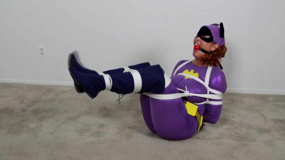 Jamie Knotts - Batgirl Bound and Mummified Cinched and Secured站视频Jamie Knotts - Batgirl Bound and Mummified<br><br>蝙蝠女落入反派陷阱遭到捆绑堵嘴<br><br><span style='color:#b0b0b0;'>[隐藏文字，购买后可见]</span>