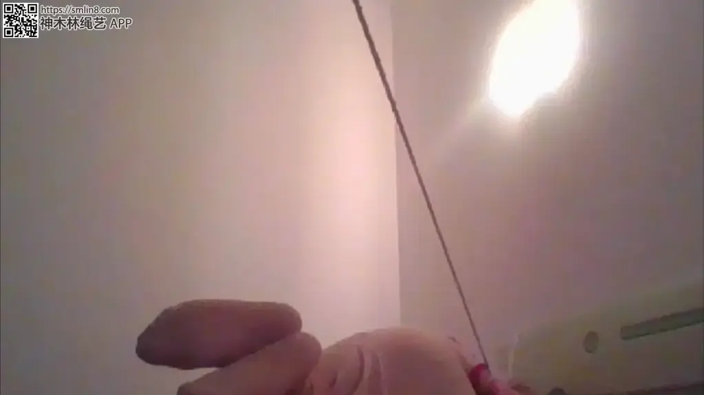 丝袜套头自缚 套头自缚呼吸很困难  日式手臂绑的太紧导致手腕抽 不出来 挣扎了好一会才松了一点  不喜勿喷