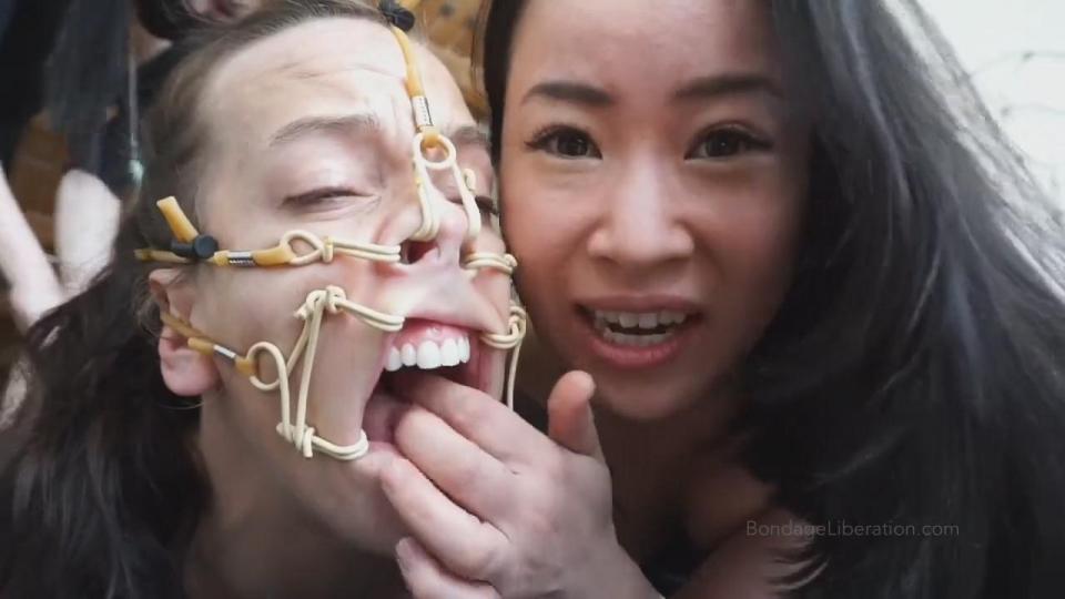 In Hog Heaven - Mistress Chiaki, Mistress Hinako and Elise Graves - Tokyo Mistresses Tie Up Elise TI Mistress Chiaki is a skillful shibari goddess from Tokyo.  Mistress Hinako is a tough and playful shibari switch from Tokyo.  Much to Elise’s delight, they made a special trip during their US travels to San Fransisco to meet and play with her.  Elise feels like the luckiest girl in the world, as she has admired these two special women for a while now.  Apparently Hinako and Chiaki felt the same about Elise.  It was destined to be a lovely time.  Chiaki tightly ties Elise in a wonderfully strict hogtie and then works some facial distortion magic with a special device from Japan.  Elise’s distorted face delights all three very much!  Hinako and Chiaki tickle Elise to watch her squeal and squirm.  They giggle to one another.  The shared joy in such a specific experience is something to behold, as are Elise’s many orgasms.  The next meeting of these three twisted minds will be in Germany in May!  <br><br><span style='color:#b0b0b0;'>[隐藏文字，购买后可见]</span>