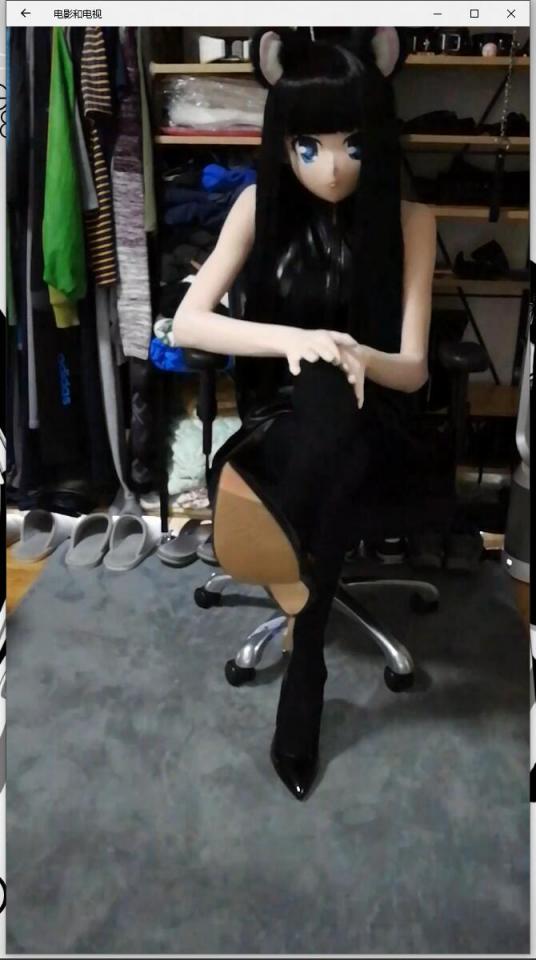 kigurumi 性感黑丝皮裙高跟日常系Play 没错之前说的那个kigurumi打底皮到了，很可惜非常难穿小背心重复穿了5次才，拉上穿好后手套已经遭殃了（拉链勾线手套染色什么的）。之后呢我就搭配比基尼黑丝网袜还有很久以前的皮裙录制了一个视频（其实就差PVC长手套了），因为很性感就所以动作就骚了点这样（因为第一遍储存卡满了所以表现最自然的就没法看了，所以看起来并不自然），当然当天晚上我穿了好几个小时，摘了3次头壳同时也就是3次换装（当然只录了2件服装）这样，最后呢kigurumi打底皮除了小背心不好弄和手套勾丝染色以外都挺好比如绝对的透气30度也不热之类的。