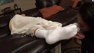 SLEEPY FEET AND SOCKS WORSHIP NIKKI SLEEPY FEET AND NIKE SOCKS WORSHIP NIKKI