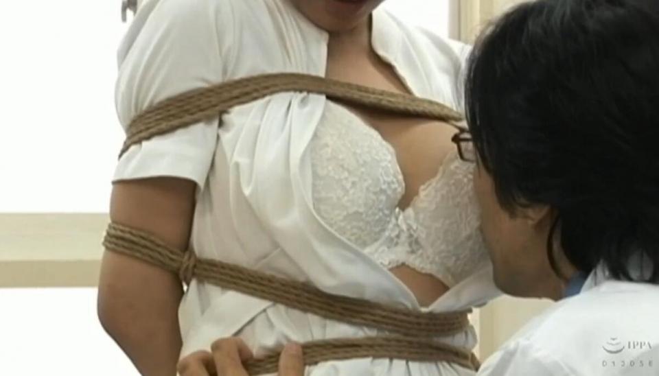巨乳破壊調教史 卑猥乳懲罰蹂躙刑の女たち 巨乳破壊調教史 卑猥乳懲罰蹂躙刑の女たち<br>発売日：2018/09/07<br>メーカー：シネマジック<br>レーベル：collect<br>品番：<span style='color:#b0b0b0;'>[隐藏文字，购买后可见]</span><br>たっぷりと発達した乳肉に容赦なく喰い込む責め縄、優しく愛撫される望みはとうに消え失せて、敏感な乳首は特に念入りに嬲られる。美女たちの巨乳を長年にわたり責め苛んで来たシネマジック作品群の中から特にいやらしい卑猥乳の持ち主を選抜し、男を惑わせ視線を釘付けにするあまりにも罪深い巨乳たちにこってりと蹂躙刑を施す。絞め縄と乳首折檻は止まる所を知らず、淫らな乳肉がのたうち回る巨乳マニア家宝級の乳責め調教録！