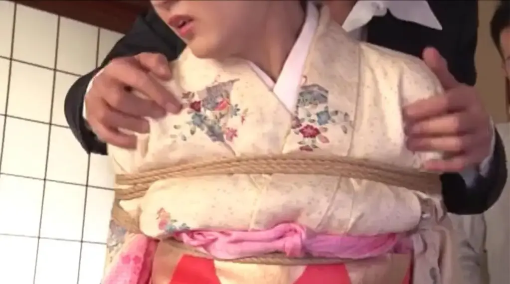 昭和の女・忍ぶ嫁 良家の娘 片名  昭和の女・忍ぶ嫁 良家の娘<br>时长  2小时40分钟<br><span style='color:#b0b0b0;'>[隐藏文字，购买后可见]</span><br>剧情  日本昭和系列作品。女主被黑恶势力捆绑调教，女主男朋友无能为力，剧情很精彩。希望大家喜欢