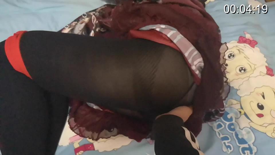 与lo娘女票的愉快周末（1） 如何与lo娘女票一起度过一个愉快的周末，当然是绑起来好好欺负一番拉。小女票特别怕痒呢，那就好好玩弄一下可爱的黑丝小脚丫。本视频已经可能减少捆绑环节，多留干货供大家观看，有什么好的建议请私信或留言，本人视频奉承完全实录没有任何表演成分，本视频包含，黑丝，口球，挠脚，打屁股等元素，请各位多多支持<br>