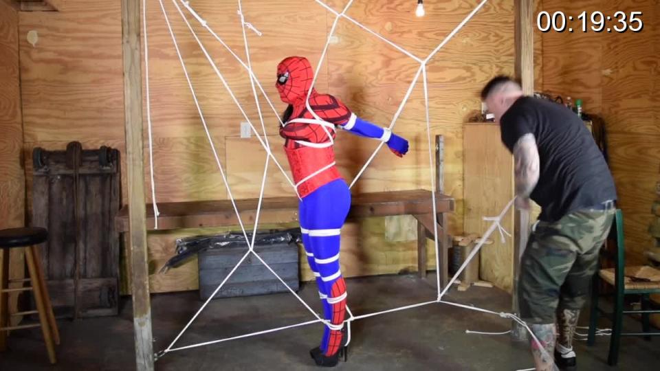 Brenda Bound.. Spidergirl Caught in a Web 蜘蛛女蹒跚地走进工作室，在那里我高兴地抓住了她，把她绑起来！ 我用绳索勒住她，绑上她的肘部，然后把她绑在机架内的网上。 每当我添加一根绳子时，它就会向不同方向拉动她。 当我完成时，她无法移动一英寸。<br>April 18, 2016<br>In 1280x720 High Quality HD for an amazing crystal clear download.<br><br>Bondage, BDSM, Fetish, Damsel In Distress, Hooded, Struggle, Bought, Captive, Zentai, Rope Bondage, Big Tits, Big Boobs, Spandex, Cosplay, Costume, High Heels, Corset, Domination, Role Play, Crotchrope, Tied Elbows, Harness, Standing Tie, <br><br>Spidergirl stumbles into the studio where I happily caught her and tied her up! I rope harnessed her, tied her elbows, and then proceeded to tie her into a web inside of the rack. Everytime I added a rope, it pulled her hard in a different direction. By the time I finished, she couldnt move an inch. <br>购买地址：<span style='color:#b0b0b0;'>[隐藏文字，购买后可见]</span>