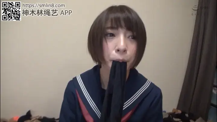 神パンスト 阿部乃みく 制服ロリ美少女から人妻や母まで、やらしいオンナの美脚を包んだ生ナマしいパンストを完全着衣でムレた足裏からつま先を味わい尽くす！オナニーや顔騎や足コキ、時には中出し時にはお尻にコ 识别码:	<span style='color:#b0b0b0;'>[隐藏文字，购买后可见]</span><br>发行日期:	2018-10-25<br>导演:	高円寺☆ゴロー  <br>制作商:	親父の個撮  <br>发行商:	神パンスト  	<br>演员:	阿部乃みく<br>两部合集