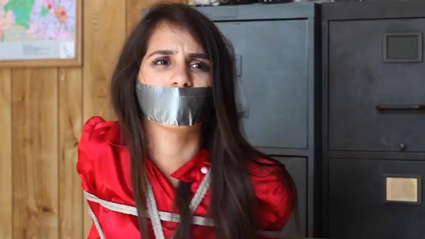 Ambassador of Mexico has been robbed, tied up and gagged! <span style='color:#b0b0b0;'>[隐藏文字，购买后可见]</span><br><br>Description:<br>Elsa del Rey is the sexy young ambassador of Mexico in some small country far away. She has a very important meeting to attend, but just when she was getting ready to leave, she feels a hand covering her mouth and she's dragged away, some intruder has broke into her office!! Elsa is taken to another room, where she gets her hands tied up to her back, she's being robbed by some dude. Elsa tries to explain him she is not a regular person, she's a diplomat and if she doesn't make it to her appointment there will be serious international repercussions, but the dude isn't listening, he just wants to tie her up and rob some valuables from her office. She keeps cursing until she says something in Spanish and what a surprise, the robber also speaks Spanish! Elsa then explains him that she's the ambassador of Mexico, she's a diplomat person and he must leave her go! The bad guy freaks out, he was trying to do a simple robbery, now he's into a big issue by holding a diplomat, but then he realizes that he might have a lot of money if he holds the ambassador for a ransom! Elsa is super mad, she can't believe this dude!! They keep arguing until finally the bad dude decides he had enough of Elsa's insults and gags her with duct tape, then he calls his partner in crime to pick the ambassador and take her to a warehouse... Video is both in English and Spanish and dialogues are hilarious! if you don't speak Spanish, this video includes a download link for a fully subtitled version.
