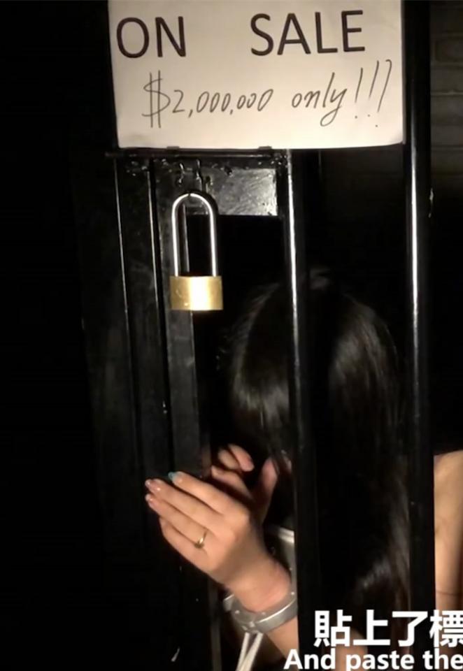 【输球输人御姐大作战】御姐输球后惨痛下场/监禁/kb/悬吊/水牢/滴蜡/项圈/鞭策  【输球输人御姐大作战】御姐输球后惨痛下场/监禁/kb/悬吊/水牢/滴蜡/项圈/鞭策 需要定拍的可以留下联系方式或者邮箱，接受悉尼各场景定拍定制<br>解压码MYSTUDIO