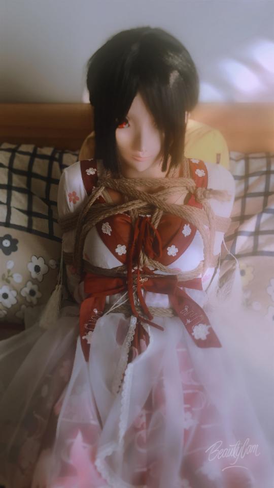 kigurumi汉风lolita紧缚人字调教 kigurumi汉风lolita紧缚人字调教,只录了床上人字调教部分，截图会有部分其他姿势，原谅下，本人较懒，时间过得有点久才跟新这部小视频，希望大家喜欢，以后还会有其他LOLITA紧缚！