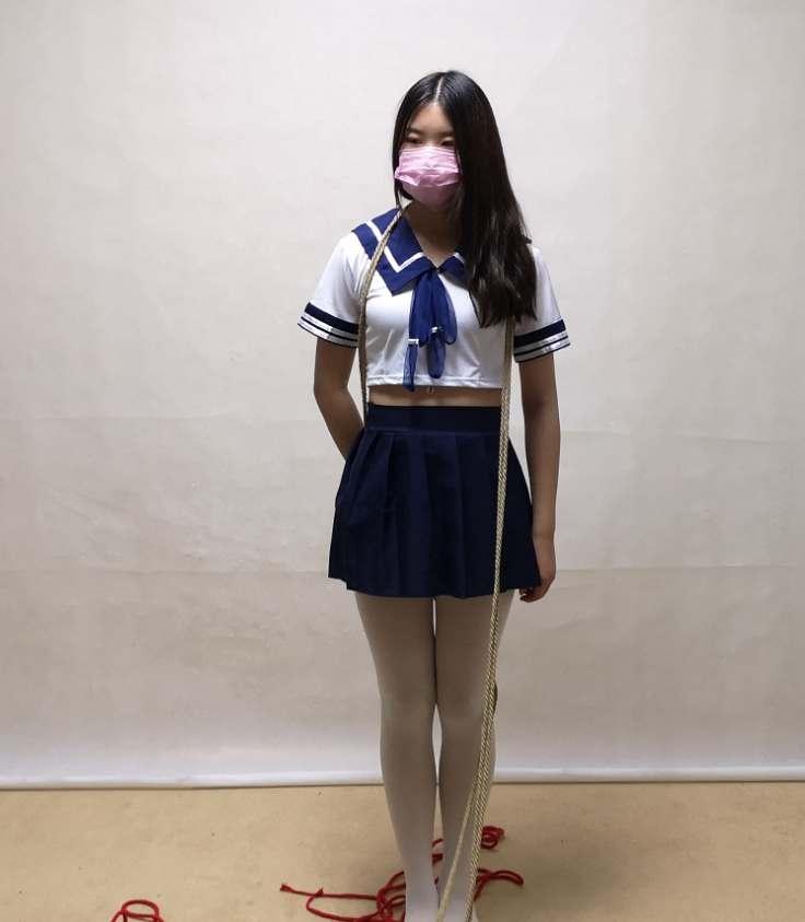 杨蕊 M腿跪地行走  随心原创 <br>杨蕊 学生装 五花 跪地行走 白丝 股绳 <br>