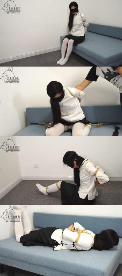 【多多洛绳艺摄影】民服女遭捆绑 【多多洛绳艺摄影】<br>QQ：1095311255<br>多多洛原创出品。本次捆绑主要是后手缚&M开腿。大一小学妹作品，妹子00年刚满十八岁，身材不错。<br>注：网盘为1080P高清版<br>模特：小星<br>视频分辨率：720p