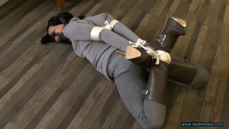 Monica Jade...Tied and Muzzled in Brown Leather Knee Boots! tiedinheels站视频Monica Jade...Tied and Muzzled in Brown Leather Knee Boots!<br><br>模特Monica被捆绑堵嘴<br><br><span style='color:#b0b0b0;'>[隐藏文字，购买后可见]</span>