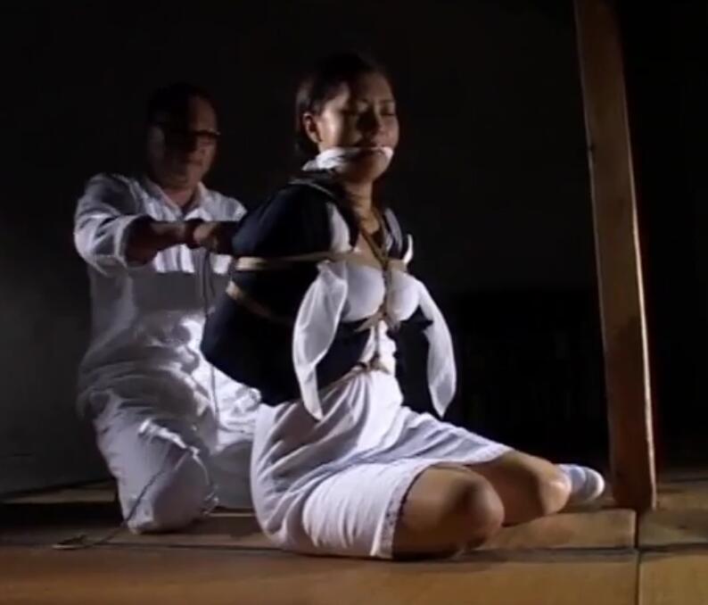 夢縄 桃果女学生緊縛 夢縄 桃果女学生緊縛<br>Starring:桃果サキ<br>Studio:夢流想倶楽部<br>Label :murusouclu<br>Tags :DMS FEMDOM RAPE<br>Fetish Tokyo MyWife kt-joker AMATEUR<br>Part number:<span style='color:#b0b0b0;'>[隐藏文字，购买后可见]</span><br>