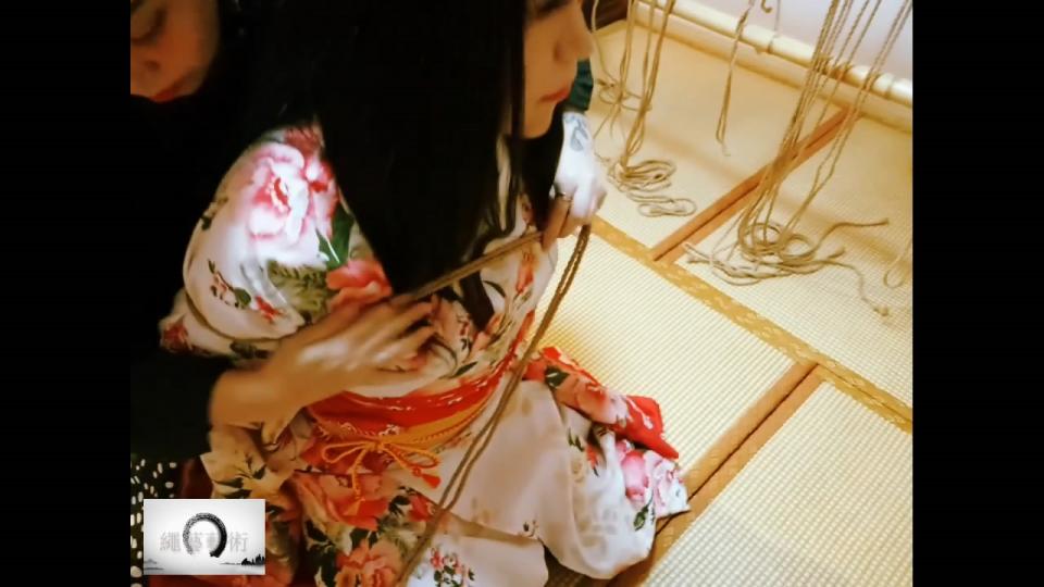 绳艺艺术【绳艺艺术教程】之【缚心篇】02 日式小高手缚 绳艺艺术【绳艺艺术教程】之【缚心篇】02 日式小高手缚<br>【教程拍摄】【雨晴绳道and一念一愛】<br>【教程概要】日式小高手缚<br>定拍QQ3181415312