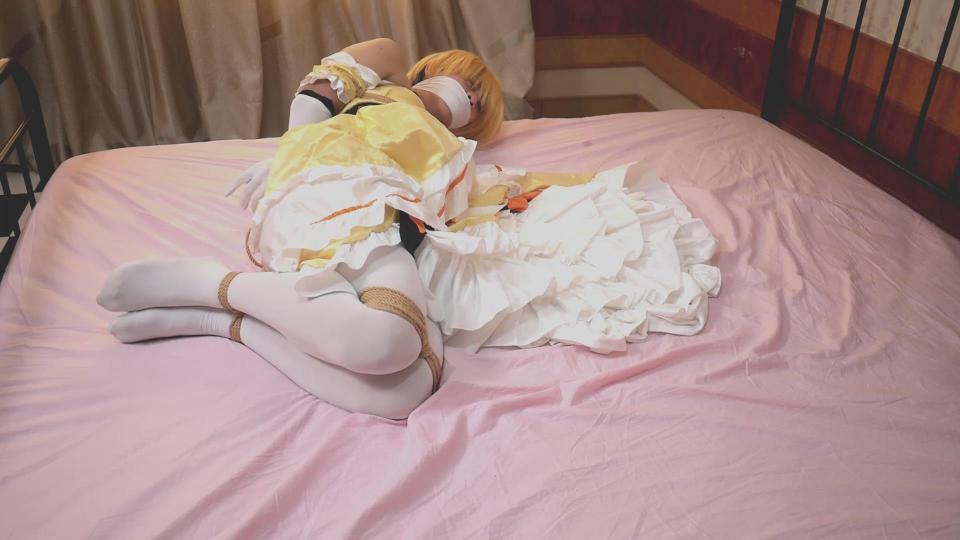 【莉雅的定拍之作】菲鲁特 cosplay 日式驷马紧缚实验 失败强制高潮 视频编号：liya-dp-020<br>菲鲁特(王女)：莉雅<br>摄影：路人A<br>视频简介：<br>极限驷马，紧到极致<br><br>失败惩罚：不堵嘴的强制高潮<br><br>片尾腿控福利<br><br>更多好看的视频请戳我~~~<br><br><span style='color:#b0b0b0;'>[隐藏文字，购买后可见]</span><br><br><br><br>视频尺寸：1920*1080 <br>视频大小：482M<br>视频时间：00:21:06<br>解压密码：liya