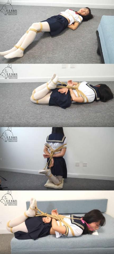 【多多洛绳艺摄影】大四学生体验新生活 【多多洛绳艺摄影】<br>QQ：1095311255<br>多多洛原创出品。本次捆绑主要是驷马缚。被五花大绑的妹子，在地上蠕动，皮鞭、口球、挠脚。驷马缚面壁思过，带口球口水直流，相信你会喜欢的。<br>模特：雨儿<br>视频分辨率：720p<br>注：网盘为1080P高清版