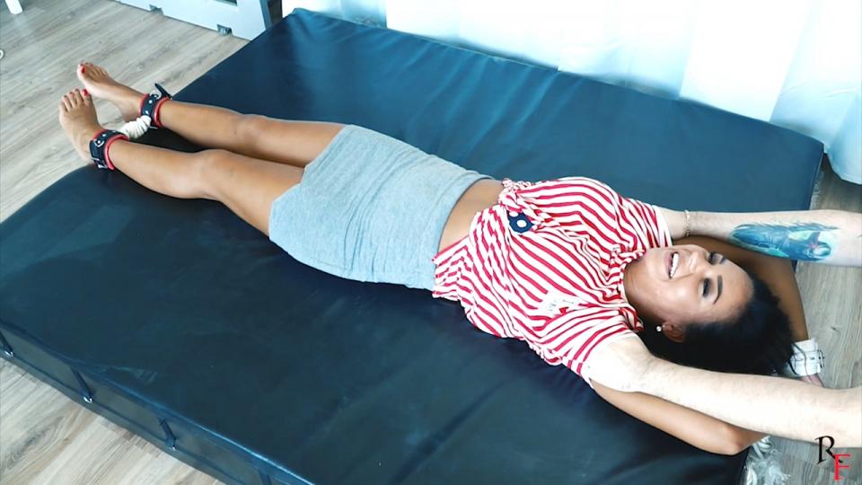 Unmerciful tickling Mara's tanned body + straitjacket Tickling in Russia站视频Unmerciful tickling Mara's tanned body   straitjacket<br><br>模特Mara遭到tk惩罚<br><br><span style='color:#b0b0b0;'>[隐藏文字，购买后可见]</span>