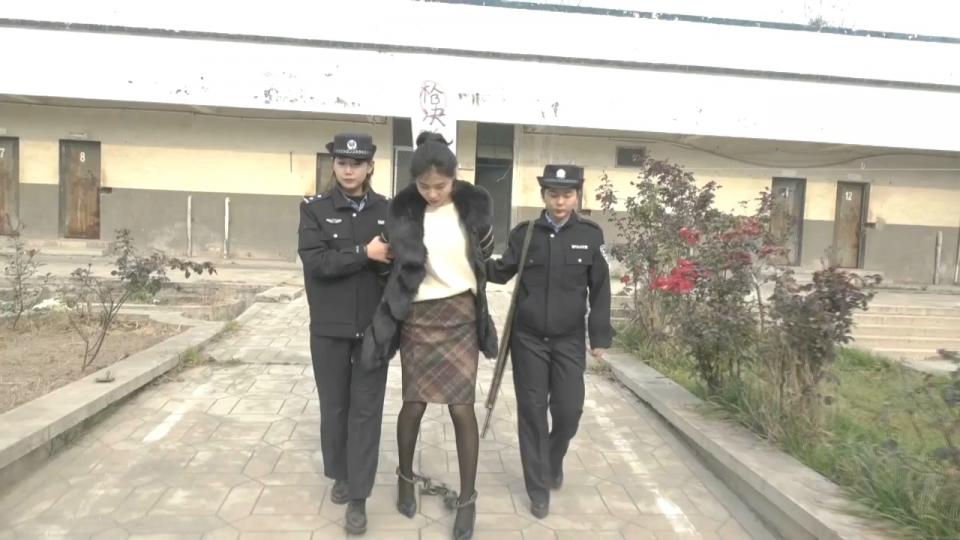 [Peach Flower Rain] Ms. Xiao's Contraband ©Peach Flower Rain<br><br>Summary:<br><br>Ms. Xiao was arrested for carrying contraband in public area, what will happen to her next?