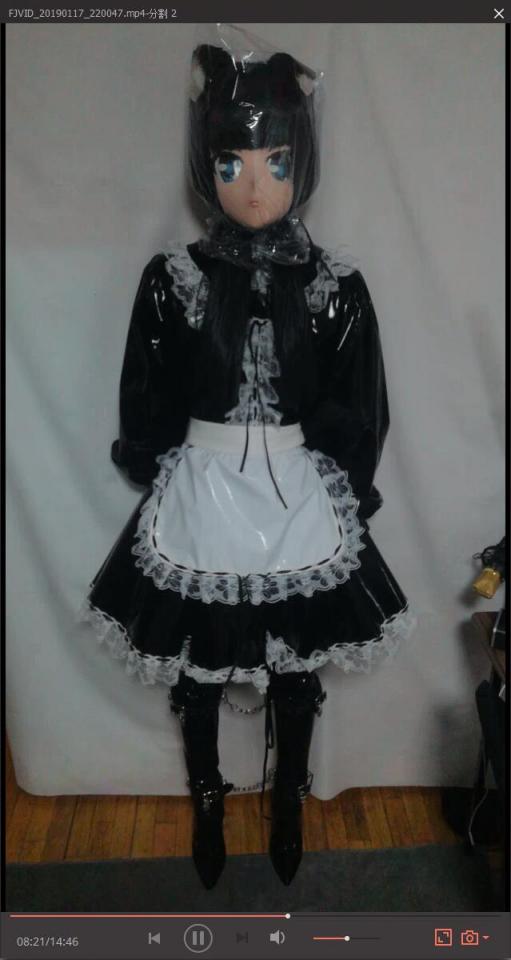 Kigurumi 胶衣拘束女仆 下 （智熄昏厥篇） 录视频之前呢就是为了能晚点睡觉所以就录了这么一期视频，只不过除了困还有些累因此呢不断中继就导致了明显的缺氧昏厥的现象，而在视频最后没错我就一直等到按摩棒没电才反应过来要结束视频的。（后面昏厥期间因为储存满了就自动停止录像了）。所以说呢大家在疲劳状态下千万不要玩play哦