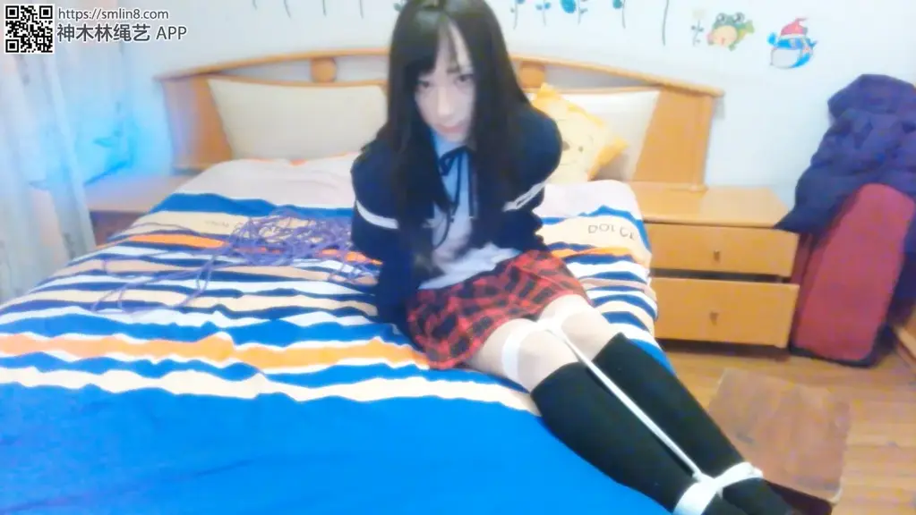 [Unknown Source] Crossdresser Tries Self Bondage 