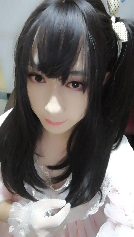 洛丽塔吊缚 这次是洛丽塔服饰，妆容也是洛丽塔风格<br>自己吊缚很麻烦，折腾了一两个小时才吊上，而且绑的也不合理所以吊了10分钟手臂就勒出了淤青很疼<br>被技术好的老手吊缚是不是一点都不疼呢<br>寻求同城同好，私信联系我哦<br>强调，是男生不喜勿买哦<br>