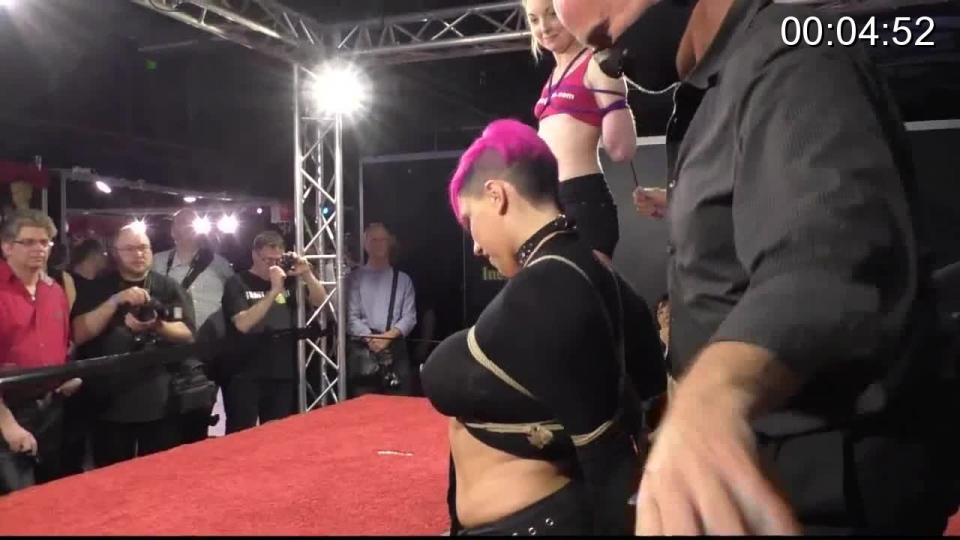 Bondage Challenge Stage at BoundCon XIII - Jim Hunter &amp; Mr. Ogre vs. Pling &amp; Nova Pink Bondage Challenge Stage at BoundCon XIII - Jim Hunter & Mr. Ogre vs. Pling & Nova Pink<br>影片来自www.thebondagechallenge.com<br><span style='color:#b0b0b0;'>[隐藏文字，购买后可见]</span>