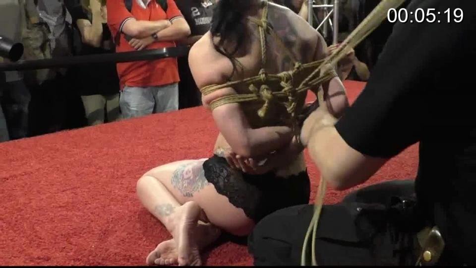 Bondage Challenge Stage at BoundCon XIII - Umino & Vinciens vs. Azooka & Kenyade Bondage Challenge Stage at BoundCon XIII - Umino & Vinciens vs. Azooka & Kenyade<br>影片来自www.thebondagechallenge.com<br><span style='color:#b0b0b0;'>[隐藏文字，购买后可见]</span>
