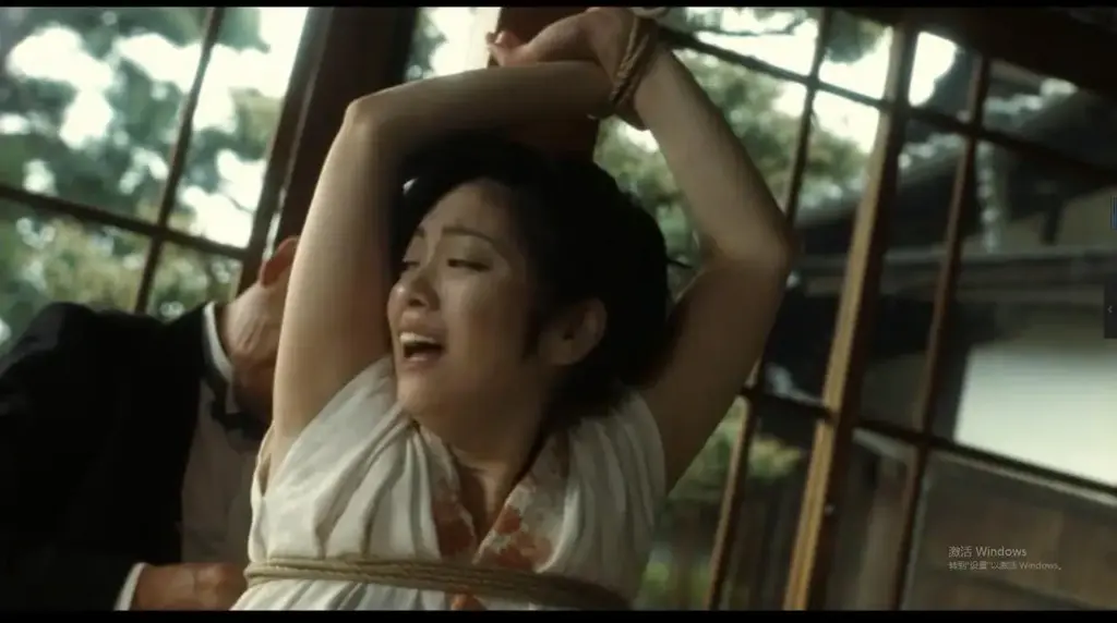 网络电影  花与蛇3 花之蛇3<br>主演：小向美奈子  小松崎真理  <br>状态：中文字幕类型：剧情片<br>年份：2010导演：成田裕介  <br>语言：日语<br>更新：2017/12/24 9:08:49<br><br>影片介绍<br>高清完整版中文字幕全集在线播放，由SM小说改拍成的电影，超乎寻常的性爱描写，掀起了世界SM形态的转变。1974年，小说被日活拍成电影，由小沼胜执导，谷奈绪美主演。该剧讲述了小向美奈子饰演的静子夫人为了偿还丈夫欠下的债务，而被送到远离市区的一所别墅，鬼源等人开始对她启蒙式的调教。......<br><br>希望大家喜欢。