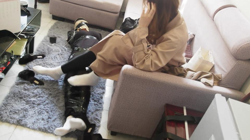 小驴定拍   白袜女人贩刘子铭贩卖白袜小海星 小驴定拍，刘子铭扮演白袜女学生，假装自己遭遇绑架，引诱补课上门的老师小海星上门，小海星中计<span style='color:#b0b0b0;'>[購入後に隠しワードが表示されます]</span>被捆堵蒙眼换袜，中途跑了一次，又被捉回来，等待她的是更加严厉的束缚堵嘴，以及戴耳机。小驴定拍，画质剧情非常棒！两大美女联袂出演，真是本色出演！演技爆表！挣扎剧烈，尤其是最后刘子铭的白袜挑逗，撸点满满！<br><span style='color:#b0b0b0;'>[購入後に隠しワードが表示されます]</span>
