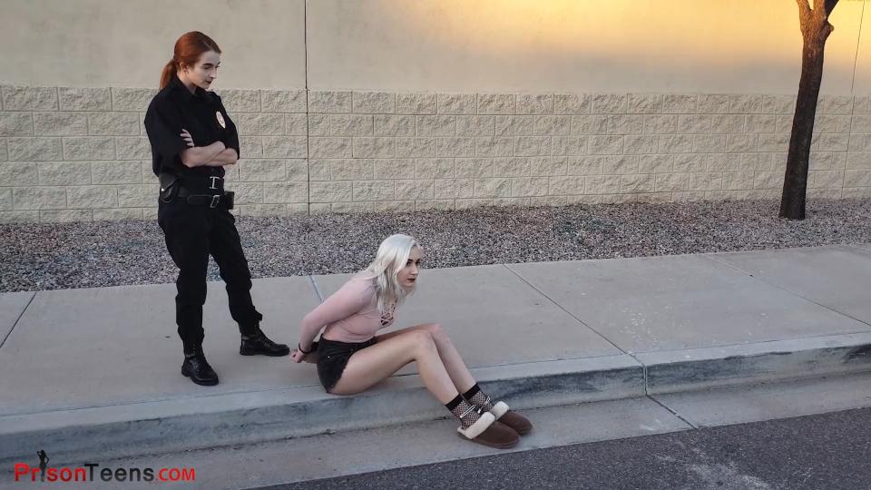 Daisy Arrested for Attempted Vehicle Theft prisonteens站视频Daisy Arrested for Attempted Vehicle Theft<br><br>企图进行车辆盗窃的Daisy被执法人员当场逮捕<br><br><span style='color:#b0b0b0;'>[隐藏文字，购买后可见]</span>
