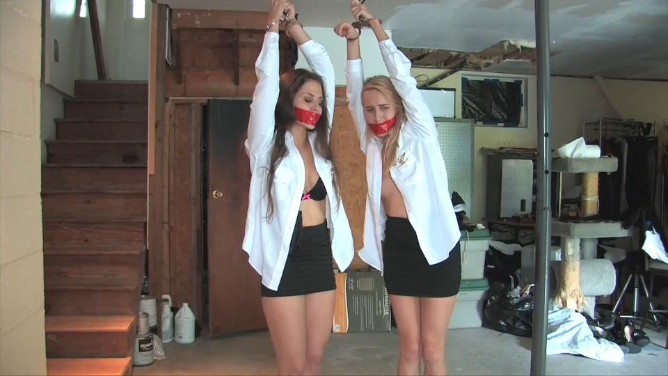 Court Martial enhanced Beauties in Bondage站视频Court Martial enhanced<br><br>宪兵Cali和Cadence寻找因泄露机密而需要参加听证会的法警Hannah<br><br><span style='color:#b0b0b0;'>[隐藏文字，购买后可见]</span>