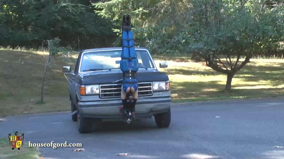 Trussed and Trucked in Latex houseofgord站视频Trussed and Trucked in Latex<br><br>Jewell gets the inverted joy ride as the latest latex hood ornament for Gord's venerable old F-150. We left her ungagged so we could hear the screams better.<br><br><span style='color:#b0b0b0;'>[隐藏文字，购买后可见]</span>