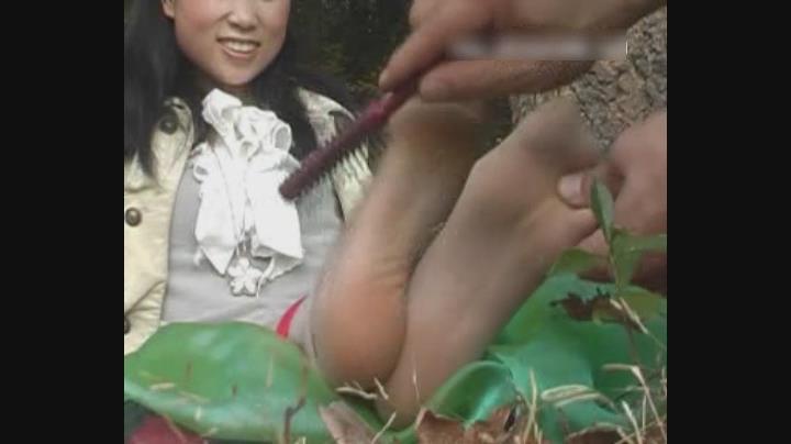 [Zhonggao Studio] Ms. Yi Bound Outdoor and Tickled ©Zhonggao Studio