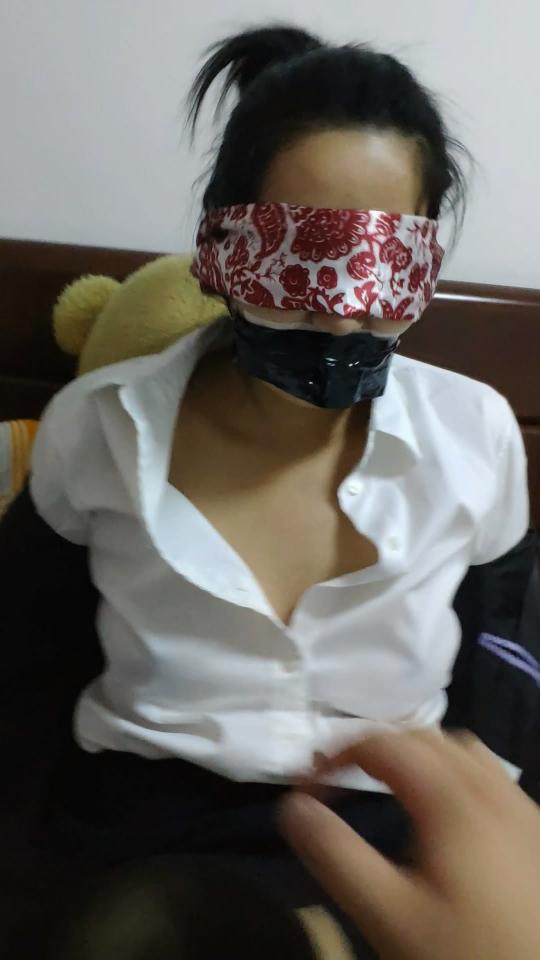 [jzz1992] Tying Up My Wife ©jzz1992<br><br>Summary:<br><br>This video was recorded with my wife when we were playing bondage, and it is not really following any scripts or something like that, we just basically did what we feel comfortable to do, and recorded it with a low quality camera. So if you mind this fact, maybe pass this video and wait for future videos for better quality. Anyway, hopefully you guys enjoy this video, and stay tuned for future updates!