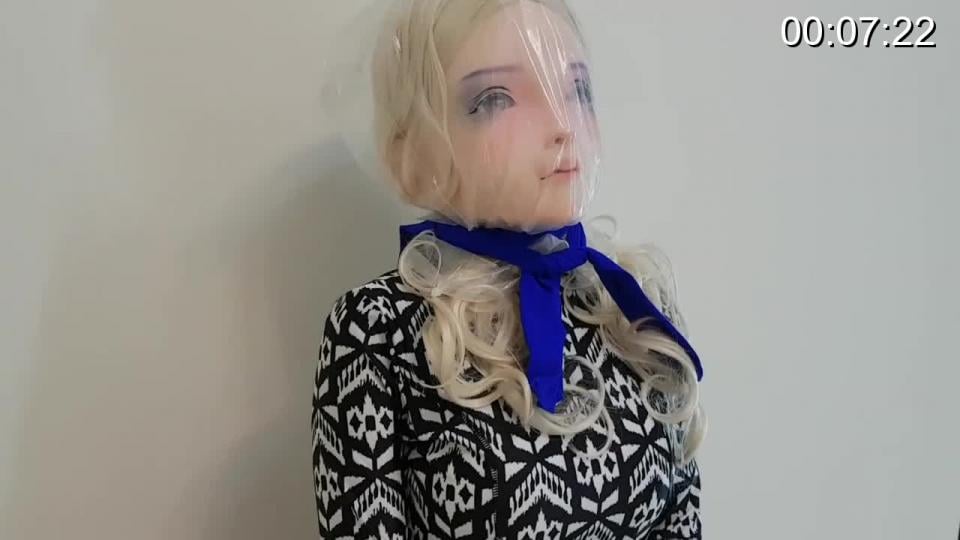 JO007 拘束呼吸调教 JOJO用塑料袋，自我挑战呼吸控制 。<br>接着她把自已绑在拘束架上~<br>享受着失去自由的快感<br>娜娜一回家就看见一位等待调教的JOJO<br>报仇的时间到了!!嘿嘿嘿~<br>好好的疼爱妳，戴上防毒面具来场奇幻旅程吧
