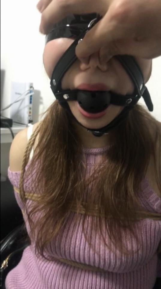 [wwwweee] True Bondage -- Pt. 1 ©wwwweee<br><br>Summary:<br><br>This video is consisted of two parts, and this first part is her trying some shibari bondage, which she will be sitting on the sofa, and being gagged, and blindfolded. She was tied up tightly, and the tight bondage is really something that she could not endure, so she started to moaning a little bit and ask for help. We have also found a glass cup to collect some of her saliva you know just for good measures. The second part is coming really soon.