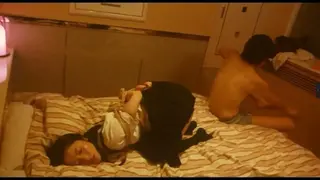 网络电影  新堕落东京之奴隶（发金币区分享给大家） 新堕落东京之奴隶手机在线<br>主演：平泽里菜子  本多菊次朗  千葉尚之  <br>状态：类型：剧情<br>年份：2007导演：佐藤吏  <br>语言：日语<br><br>全部伦理  日本伦理  <br>影片介绍<br>中文名：新堕落东京之奴隶 编剧: 福原彰 导演：佐藤吏 主演: 平泽里菜子 / 本多菊次朗 / 千葉尚之 类型: 情色 制片国家/地区: 日本 语言: 日语 上映日期: 2007 片长: 62分钟 IMDb链接: tt1163761     剧情介绍 影片的第一个镜头就足够令人喷血：身材一流的女主角，赤身裸体被捆绑起来吊在树上，那姿势很引人遐想。这是一个受虐狂的自白，一个小时看下来给我的感觉就是女主角真是贱得无可救药了，新堕落东京之奴隶她认为自己被人当成奴隶一样地践踏凌辱就是一种极大的快乐，为了受虐连深爱她的丈夫她都不要了，扔掉了生活还算不错的家庭生活，只身来到主奴酒吧甘愿做人家的玩物，你说世界上会有这种极品存在吗？或许，真的会吧，有了这样的极品受虐狂，才会有那些变态的施虐狂存在于世上，然后把周围的所有人都看成是受虐狂。此片根据平沢里菜子的个人经理，讲述了她沦为老板的私人奴隶的故事。 梨树奈是高中生的时候数学教师的冈本的手M的意识。高中毕业，东京的短大前进了的梨树奈出差SM俱乐部打工的。毕业和小人才派遣公司就职了。社长的田丸是xin虐待狂者，梨树奈M的看透了。两人在那个夜晚立刻酒店SM游戏结束了。梨树奈来说，田丸是期盼已久的主人。直到有一天，梨树奈是从公司的前辈的武史情书，交给了。高层宾馆的房间里听了这话的田丸是梨奈您征伐扁，出差SM小姐的路易叫，3P的尽头路易中绝顶迎来梨树奈的脸射了。另外的夜晚，梨树奈是故意武史和二人加班到很晚...  <br>