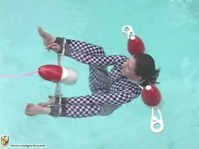 Reyja gets wet Part 2 houseofgord站视频Reyja gets wet Part 2<br><br>A newbie to the Gordian madness ends up in a friend's pool with Lydia and Gord as their pool toy girl<br><br><span style='color:#b0b0b0;'>[隐藏文字，购买后可见]</span><br><br>