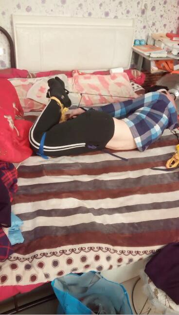 [8623lcj] Yet Another Self Bondage Video ©8623lcj<br><br>Summary:<br><br>Today I have wore something more loose, and follow an extreme hogtie self bondage instruction once I found on the internet, using old clothes. It has utilized with a complex bondage technique which took me some time to get comfortable with. This bondage position definitely has some risk that I have to take if I want to complete this bondage position, but I realized that it is actually really interesting to try something out like this for once for a while... Anyway, hopefully you guys will enjoy this self bondage video I made.<br>