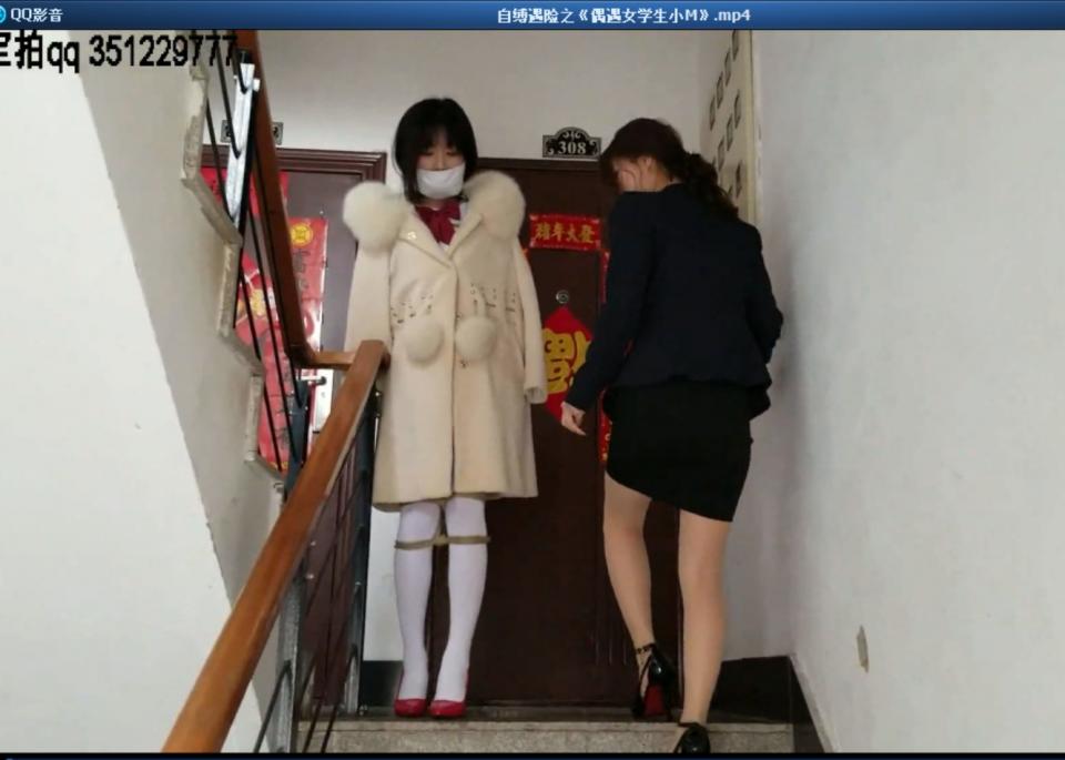 [Love Forever Studio] The Schoolgirl In Distress ©Love Forever Studio<br><br>Summary:<br><br>One day, the schoolgirl was studying in her room alone with a headphone on, thus she could not hear the noise that may interrupt her studying. But because of the headphone, she did not hear the lock picking sound from the door. After the bandit entered the room, they started to loot the house, after opening the door that the schoolgirl is in, they decided to change the plan since they did not expect there is anyone home in this time....<br>