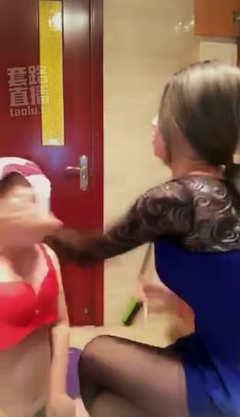 重口绿帽奴调教变装羞辱重耳光 重口绿帽奴调教变装羞辱重耳光<br><br>桃子女王作品<br><br>描述：#国产新发# 64分钟 桃子女王 重口绿帽奴调教变装羞辱重耳光 