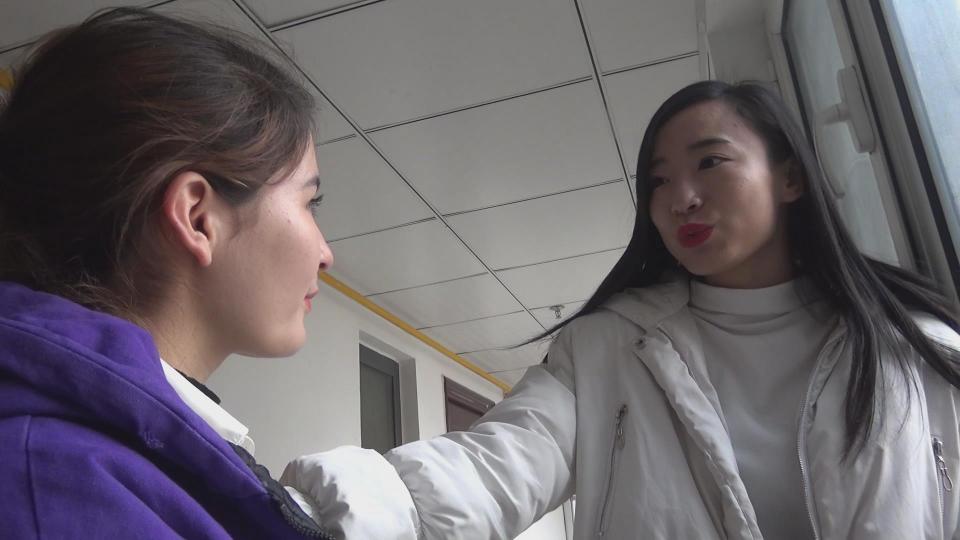 【天逸影画公司】D016《疯狂女人贩》HD9法制专题微电影 【天逸影画公司】D016《疯狂女人贩》HD9法制专题微电影<br>内容简介：<br>某市人贩子策划了一起绑加贩卖人计划…………故事由此展开，欲知妹妹的命运如何?喜欢的朋友请购买观看，谢谢爱好的朋友关注和支持。 <br>联系微信：sun15506507890