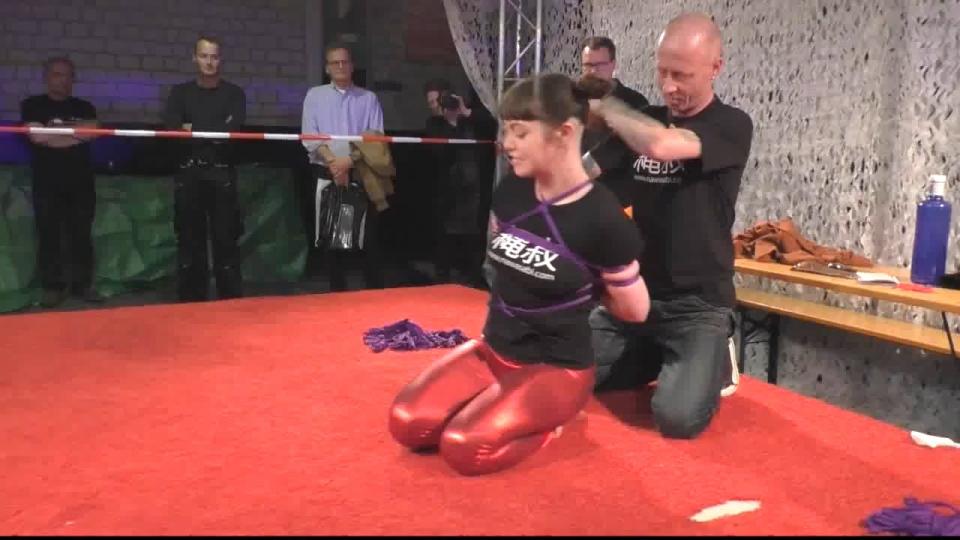 Verena Venusian - Supertight Hogtie at BoundCon XII supertightbondage站视频Verena Venusian - Supertight Hogtie at BoundCon XII<br><br>Sweet & sexy German Newcomer Model at her first BoundCon Appearance !<br><br><span style='color:#b0b0b0;'>[隐藏文字，购买后可见]</span>