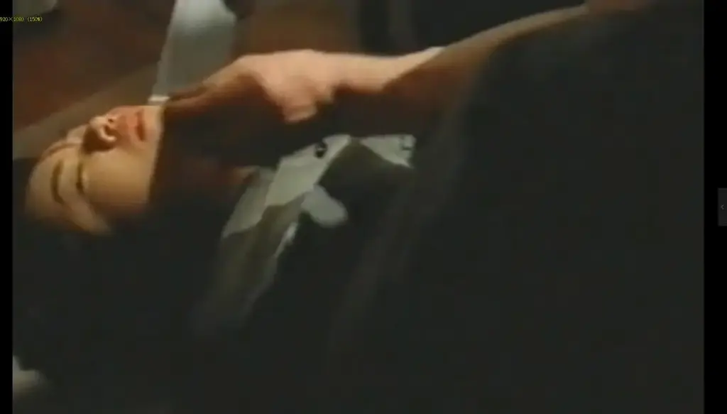 网络电影  快乐杀人女搜查官 快乐杀人女搜查官<br>上映：1996年状态：<br>类型：剧情片 导演：小沼胜<br>主演：大沢逸美  川原和久  寺岛进  李荷娜  成展元  秋山..  <br>地区：日本 语言：日语<br>更新日期：2017-05-11 22:12<br>剧情：粉红 悬疑 推理 情色 犯罪 剧情  <br>ad位<br>现代大都市，接连发生两起变态杀人案。被害者皆为年轻漂亮的女性，死前曾与凶手发生关系，凶手在欢愉过程中将女孩残忍杀害，并对尸体进行破坏，该作案手法被警方称为“快乐杀人症”。这两起案件在社会上引起巨大轰动，警方也感到焦头烂额，无奈之下，警方调来“科学警察研究所”的心理分析官牧村亚希子（大沢逸美 饰）协助调查。亚希子是一个个性很强的女性，她和上司堂岛长期保持着不伦之恋，面对犯罪现场虽有不适，却还情不自禁将自己代入死者的角色重现犯罪场景。在和城西警署的安达警官（川原和久 饰）分头调查的过程中，他们渐渐逼近了事实的真相。然而，亚希子也不幸成为犯人下一个将要猎取的目标...<br>